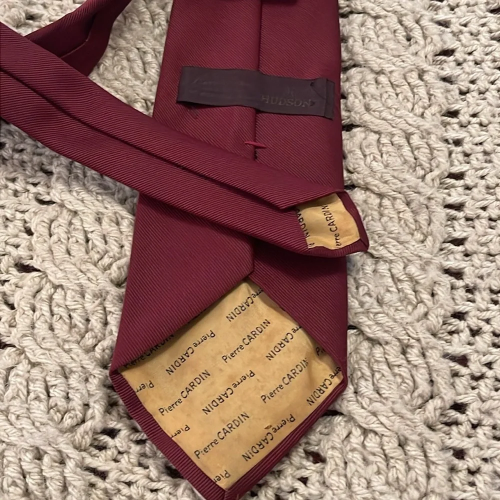 Vtg Pierre Cardin Hudson Tie‎ Paris New York 100% Imported Polyester Burgundy